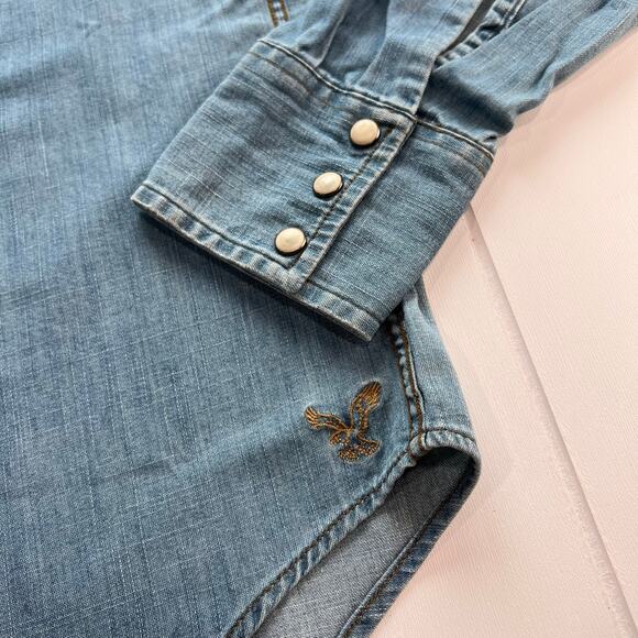 American Eagle AE Women’s size XS Denim pearl Snap Western Shirt Vintage Fit - Picture 5 of 7